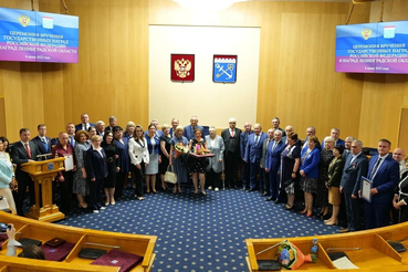 Глава региона Александр Дрозденко вручил государственные награды Российской Федерации и награды Ленинградской области.